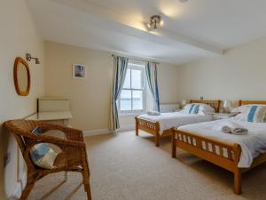 a bedroom with two beds and a window at 6 bed in Cawsand 59006 in Kingsand