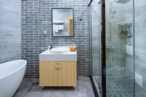 חדר רחצה ב-Qingshan Yuandai Boutique Homestay Yangshuo
