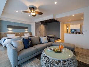 Гостиная зона в Aqua Palace Chatan by Coldio Premium