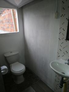 a bathroom with a toilet and a sink at Casa lowcost relajación in La Dorada
