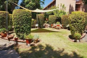 Taman di luar 25,Detached charming house Close to old town Pasadena King-bed! 625