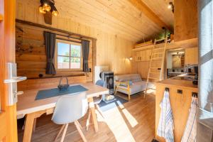 a kitchen and living room in a log cabin at Gloans Glück Ferienhaus in Frasdorf