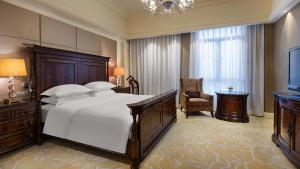 เตียงในห้องที่ Holiday Inn Fuzhou New Port, an IHG Hotel