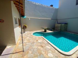 a large swimming pool in a house with at Casapark2indaiatuba in Indaiatuba