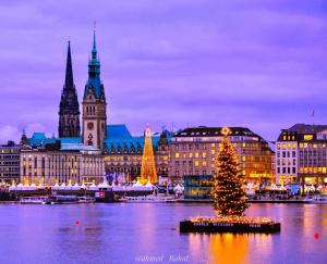 Pemandangan umum bagi Hamburg atau pemandangan bandar yang diambil dari apartmen