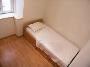 En eller flere senge i et værelse på Apartment Kolega