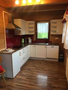 Kuchnia lub aneks kuchenny w obiekcie Reiterbauernhof Maho