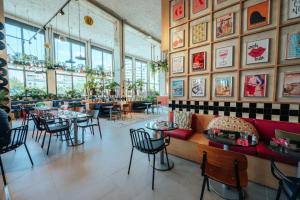 Restauracja lub miejsce do jedzenia w obiekcie JOST Hostel Montpellier Centre St Roch
