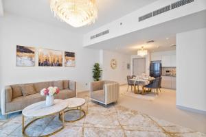 Posezení v ubytování Nasma Luxury Stays - Light and Airy 1 Bedroom Apartment in The Cove