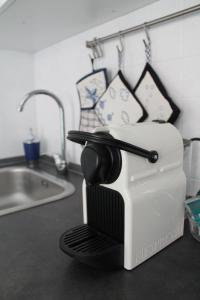 a toaster sitting on top of a kitchen counter at La casa del pescatore in Oliveri