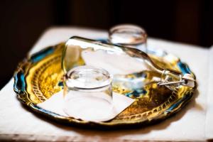 a tray with two glasses on a table at Casa De' Fiori in Rome