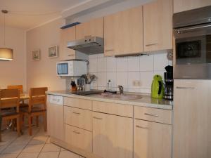 Kuchyň nebo kuchyňský kout v ubytování Villa Maria-Gabriele Whg 01 Kölpinsee Usedom + 14 fotografií