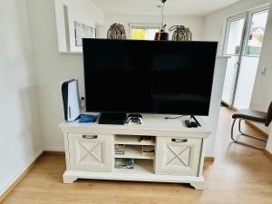 Μια τηλεόραση ή/και κέντρο ψυχαγωγίας στο Haus Brockenblick #Garten #ruhige Lage #PS 5 #Netflix von Harztraveler