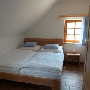 Voodi või voodid majutusasutuse Apartmány Marie Albeř toas