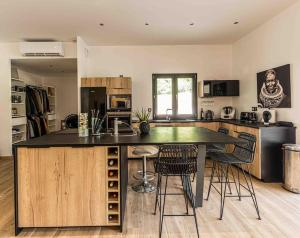 Billede fra billedgalleriet på VILLA ***** PISCINE CHAUFFÉE, JACCUZI, PÉTANQUE i Moirax