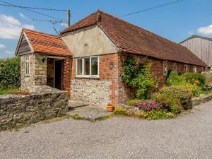 a small brick house with a window at 1 bed in Shaftesbury 52108 in East Knoyle