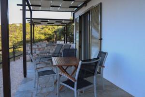 Balkón nebo terasa v ubytování Auberge Kalopetri