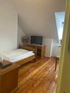 a bedroom with a bed and a tv on a desk at Turistična Kmetija Pungračič in Zavrč