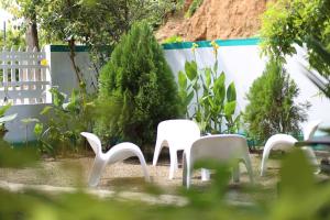 Сад в Bakery Family Guest House