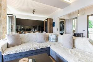 a living room with a couch and a kitchen at INFINITY BLUE in Agní