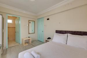 Postel nebo postele na pokoji v ubytování Hikmethan Otel