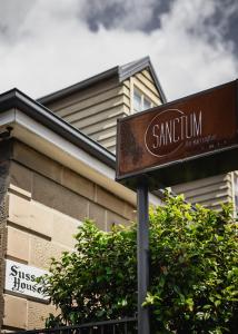 a street sign in front of a building at Sanctum Boutique Apartments in Hobart