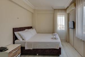 Postel nebo postele na pokoji v ubytování Hikmethan Otel