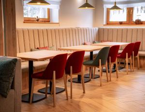 Restaurace v ubytování Szlakami 5 Dolin - apartamenty obok Doliny Strążyskiej - sauna i parking GRATIS!
