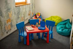 Posezení v ubytování Szlakami 5 Dolin - apartamenty obok Doliny Strążyskiej - sauna i parking GRATIS!