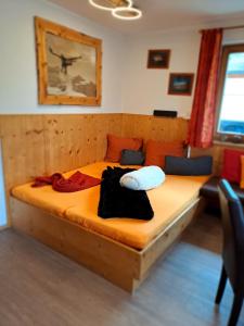 A bed or beds in a room at Ferienwohnung Felix-Adults Only