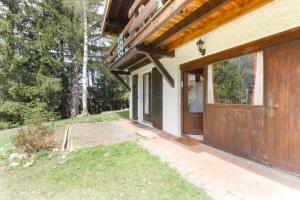 Casa con puerta de madera y patio en Clos de l'Ours - 2 chambres - Jardin privé, en Chamonix-Mont-Blanc 14 fotos más