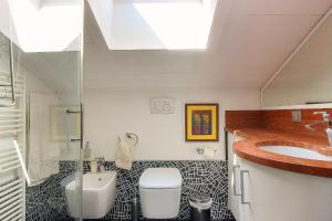 a bathroom with a sink and a toilet and a sink at Appartement Yoga - Vues Chaîne du Mont-Blanc - Calme - Espace Yoga Spacieux in Les Trabets +12 photos