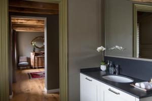 a bathroom with a sink and a mirror at Casa Valdo Country House in Valdobbiadene