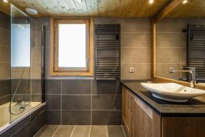 Ένα μπάνιο στο Delys - Renovated - Beside Park - Climbing wall - Hikes - Mont-Blanc views +10 φωτογραφίες