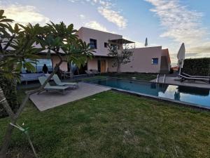 a villa with a swimming pool and a house at Casa Atlantico Dachterrassengeschoss in Ribeira Brava