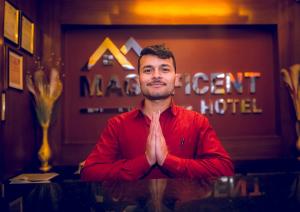 Os clientes hospedados em Magnificent Hotel