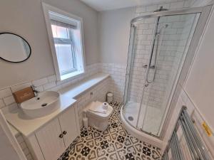 a bathroom with a sink toilet and a shower at The Lakes Rookley in Rookley