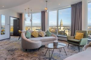 Χώρος καθιστικού στο Hilton Cardiff +163 φωτογραφίες