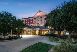 d'un hôtel avec un bâtiment dans l'établissement Hilton Garden Inn Dallas/Allen, à Allen