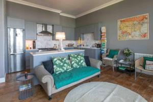 a living room with a couch and a kitchen at Bay View - Pet friendly in Margate