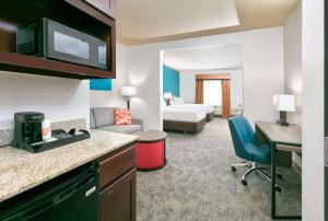 Comfort Suites Arlington - Entertainment District kat planı