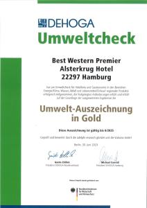 um folheto para um programa de enfermagem em ouro em Best Western Premier Alsterkrug Hotel em Hamburgo