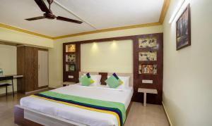 Itsy Hotels Vijaya Residency客房内的一张或多张床位