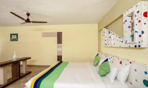 Itsy Hotels Vijaya Residency客房内的一张或多张床位