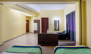 Itsy Hotels Vijaya Residency客房内的一张或多张床位