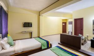 Itsy Hotels Vijaya Residency客房内的一张或多张床位