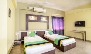 Itsy Hotels Vijaya Residency客房内的一张或多张床位