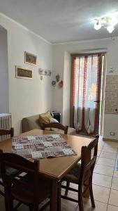 a living room with a table and a couch at La betulla in Perrero