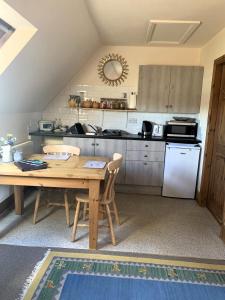 Η κουζίνα ή μικρή κουζίνα στο Robeanne House Holiday Accommodation