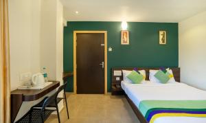 Itsy Hotels Vijaya Residency客房内的一张或多张床位